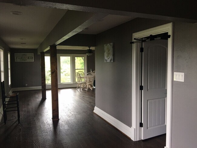 Foto del edificio - 2102 W Bear Creek Rd