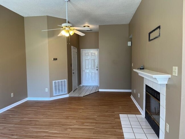 Building Photo - 125 River Oaks Dr