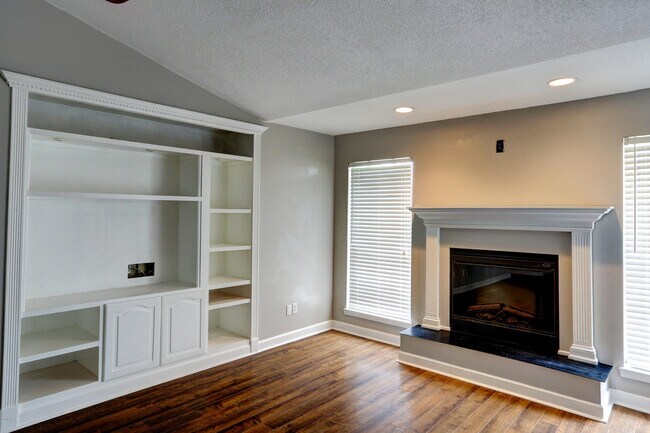Building Photo - 5339 Rushmore Dr