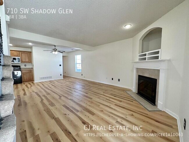 Building Photo - 710 SW Shadow Glen Dr