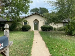 Building Photo - 6104 Polly Dr