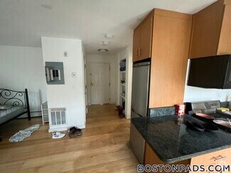 Building Photo - 461 Park Dr