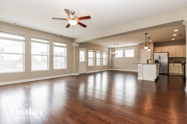 Foto del edificio - 358 Fox Ridge Ln