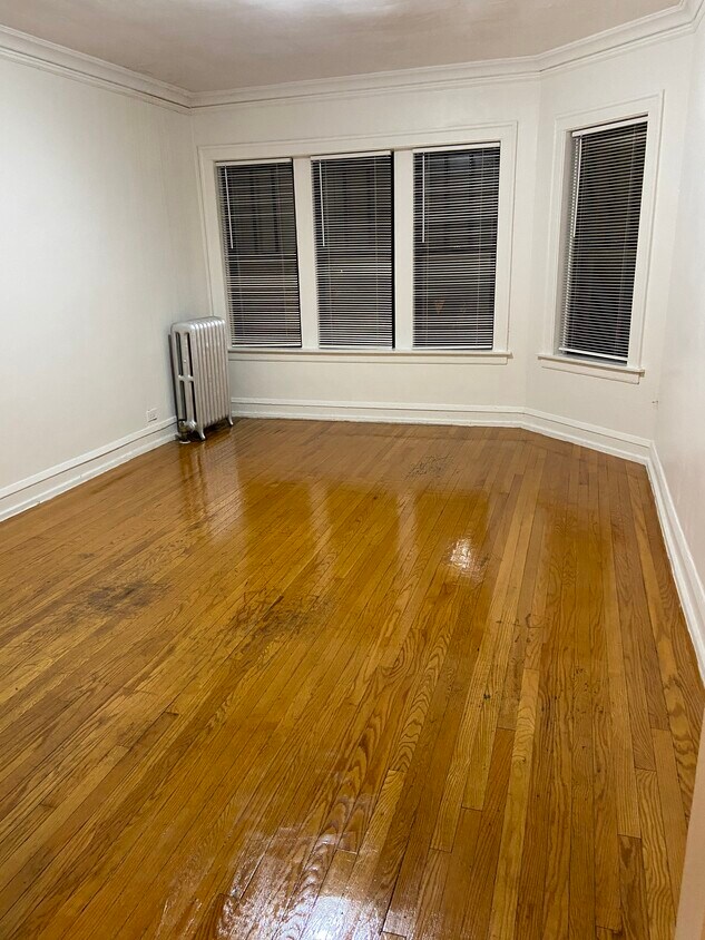 Primary Photo - 447 E 81st St