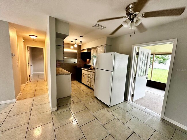 Building Photo - 8225 Pin Oak Ave