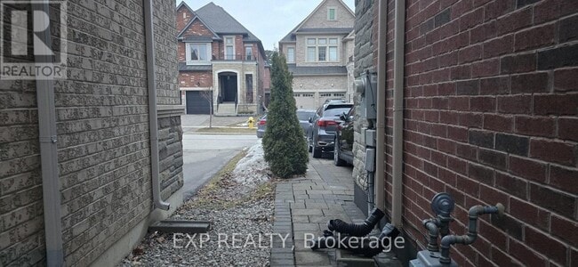 Building Photo - 20 Rivoli Dr