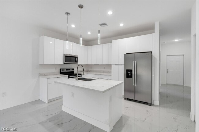 Foto del edificio - 1037 Citrus Ave S