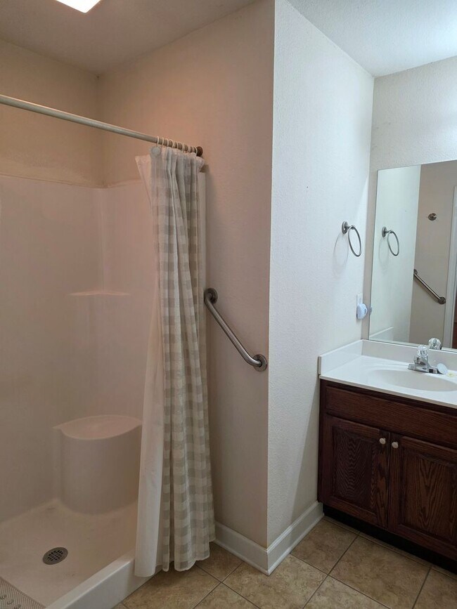 Foto del edificio - Beautiful 2 bedroom 2 full bath Condo near Missionary Ridge with garage, washer and dryer and gas...