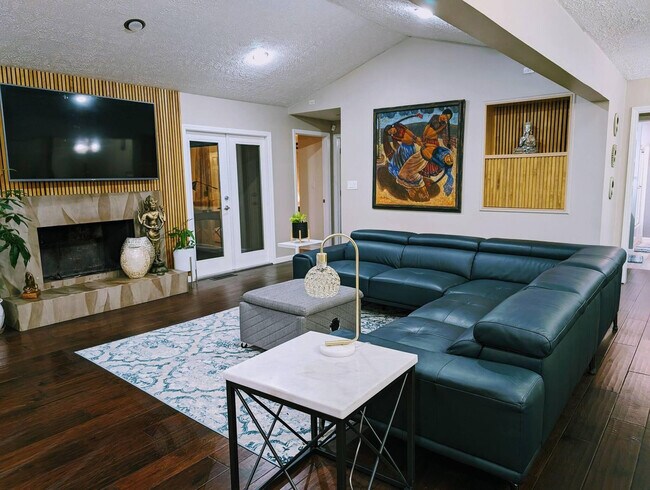 Foto del edificio - 1303 Colony Dr