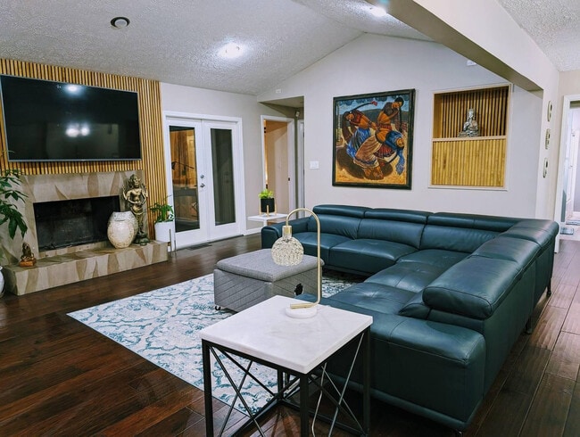 Building Photo - 1303 Colony Dr