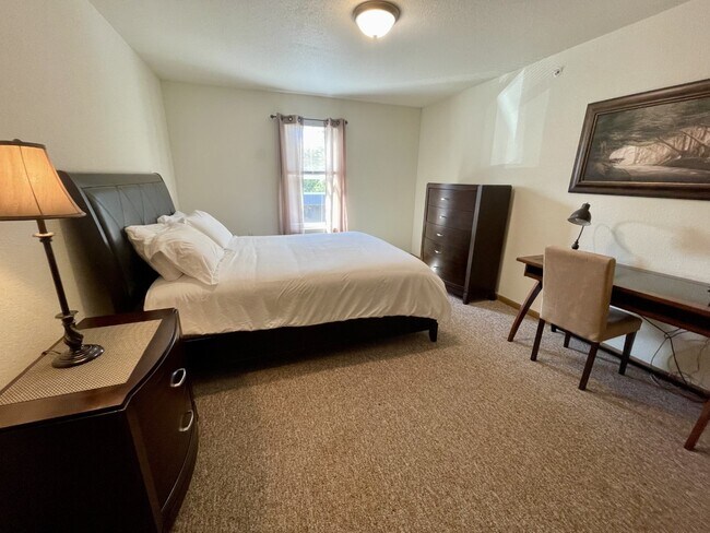 Foto del edificio - 2440 Southwoods Dr