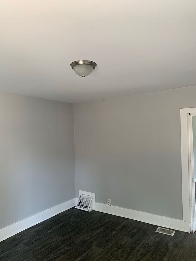 Foto del edificio - 710 Kewaunee St. (Duplex)