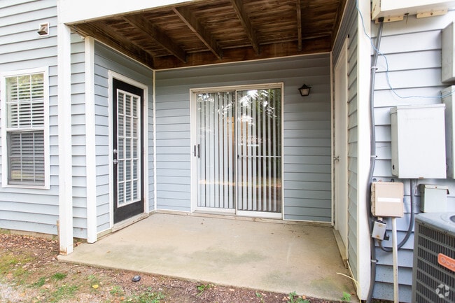 1BR, 1BA - 689 - Hampton Center Apartments