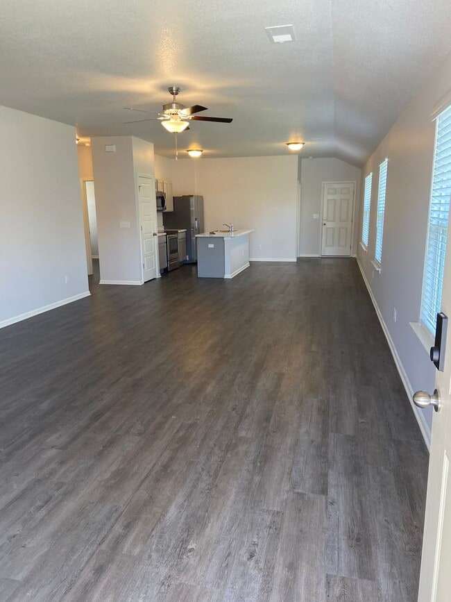 Foto del edificio - Pre-Leasing Now | Don't Miss Out! — Beautiful 4 Bed, 2 Bath Home in Oak Woods