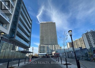 Building Photo - 5858 Yonge St