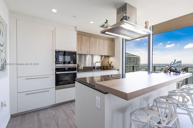 Building Photo - 1000 Brickell Plaza
