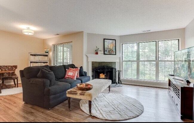 Building Photo - 6010 Chasewood Pkwy