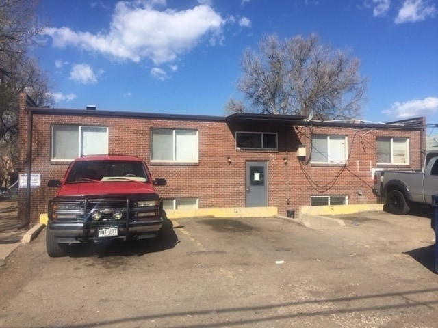rear view of building - 1720 Chester St
