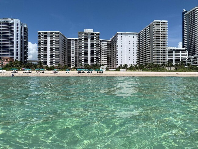 Foto del edificio - 6039 Collins Ave