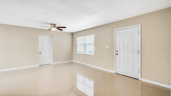 Building Photo - 5836 Beechmont Blvd