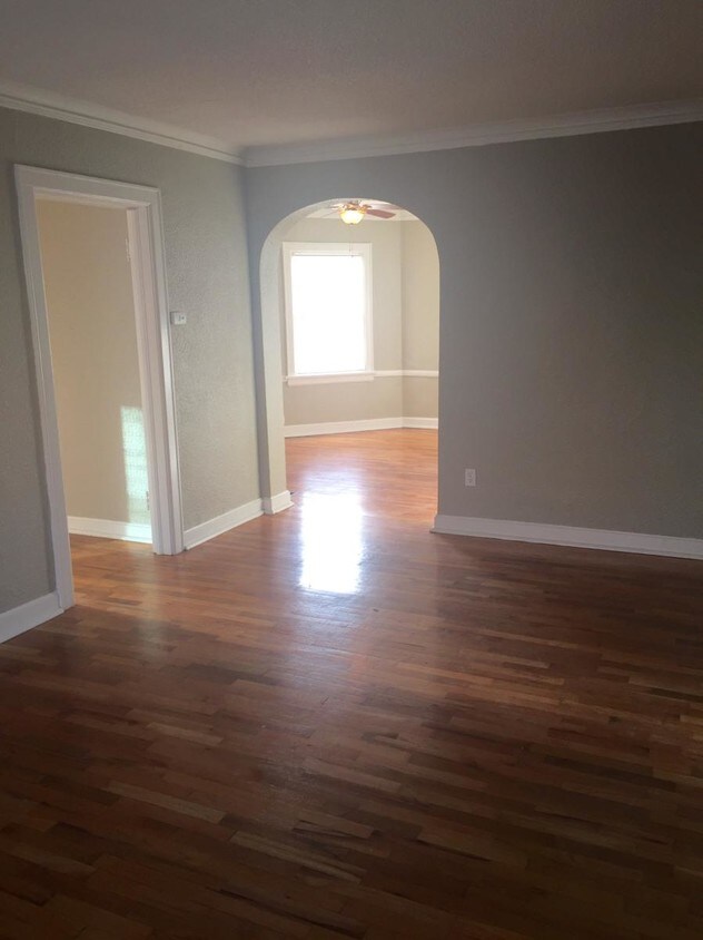 Primary Photo - 1116 W 45th St