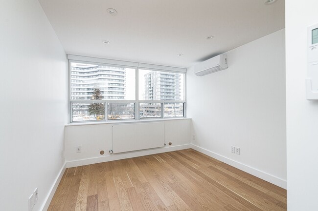 Photo du bâtiment - 4 Overland Drive