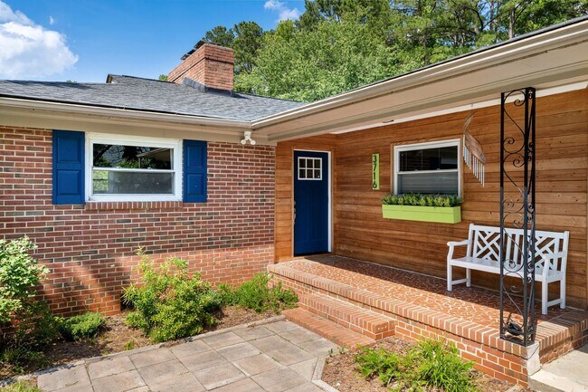 Foto del edificio - Available Early July! - Beautiful Furnished 3 Bed/2 Bath Home Close to Duke and Downtown Durham