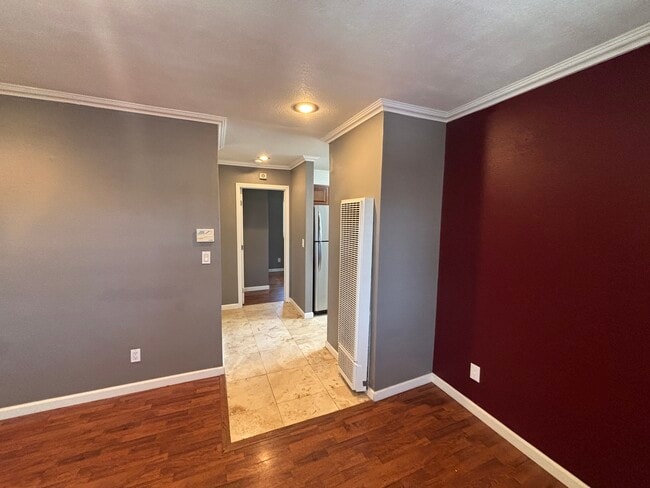 Building Photo - 2040 Robinson Ave
