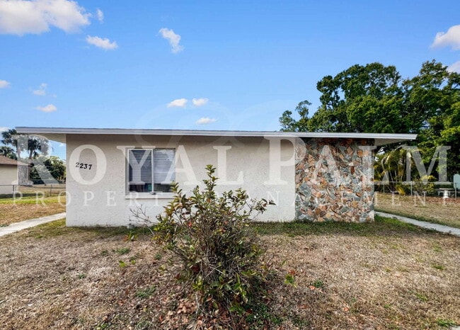 Building Photo - 2239 Iris Way