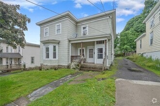 Building Photo - 103 E 7th St