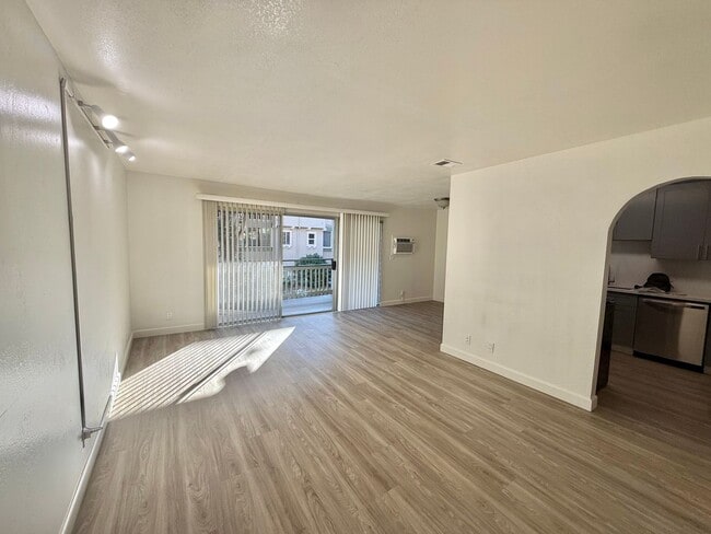 Foto del edificio - SANTA CLARA - Remodeled unit with patio, two parking spaces, community pool