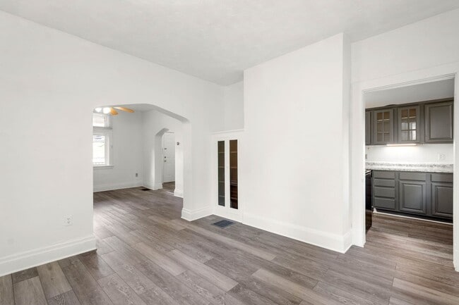 Building Photo - Gorgeous 3 Bedroom House in Beechview available July 1!