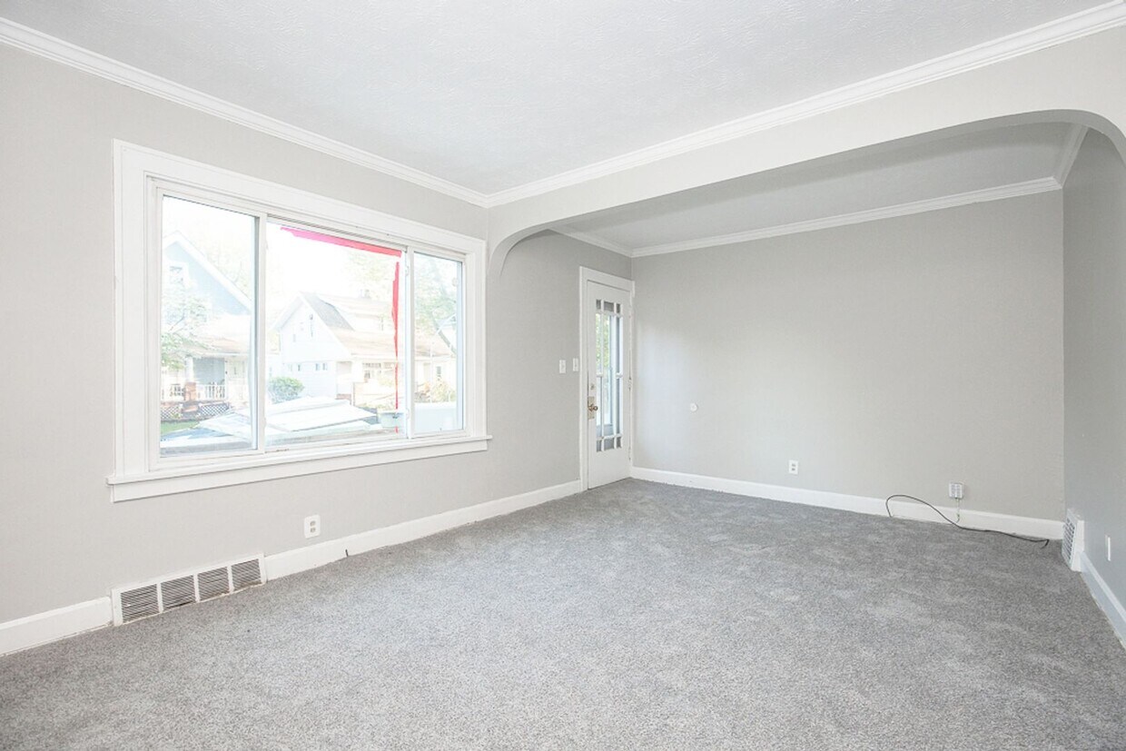 Foto principal - 7610 Dearborn Ave