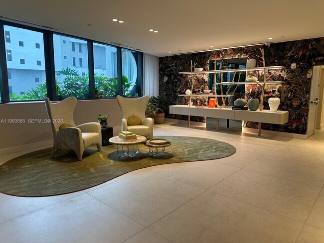 Foto del edificio - 700 NE 24th St