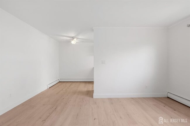 Building Photo - 289 Main St