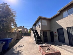 Building Photo - 1017 N Ferger Ave
