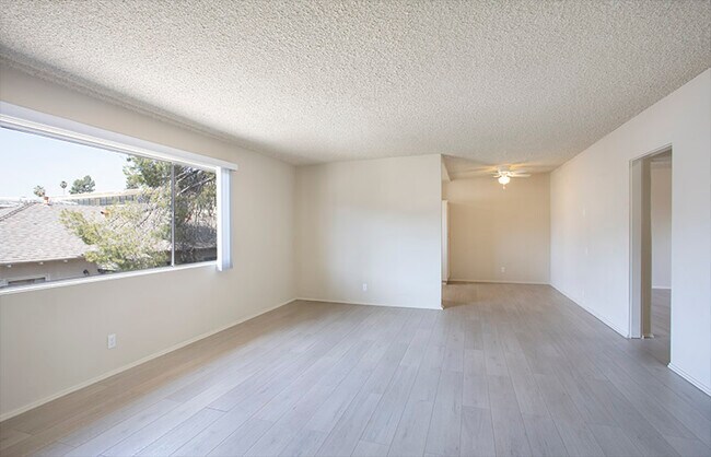 Building Photo - 2335 Florencita Ave