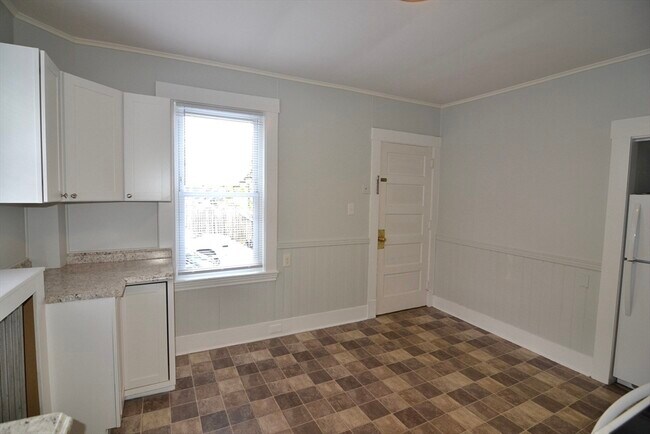 Building Photo - 208 Irving St