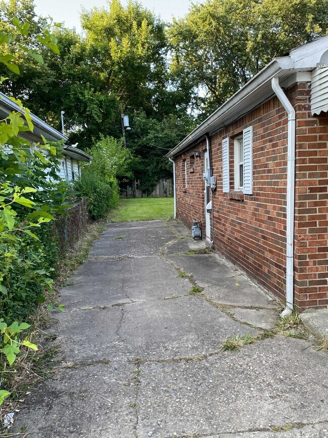 Building Photo - 3573 Prospect