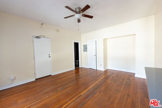 Foto del edificio - 661 Shatto Pl