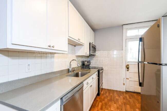 Foto del edificio - 753 Leland Ave