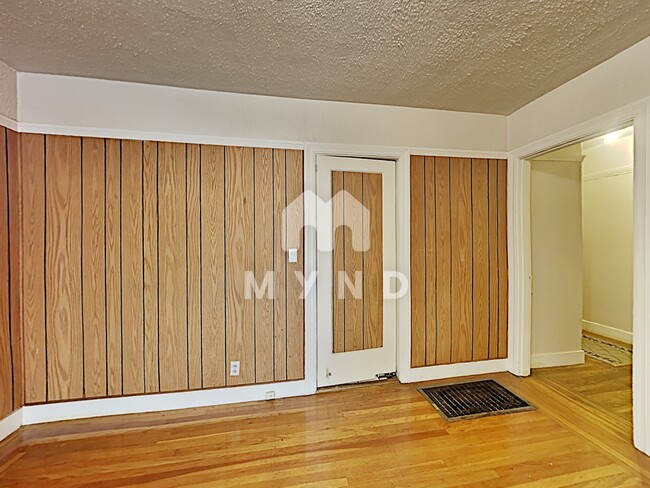 Foto del edificio - 2409 Cedar St