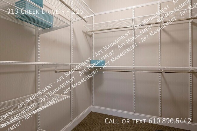 Foto del edificio - 313 Creek Dr