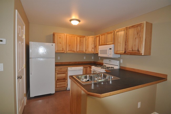 Building Photo - 574 Tracy Dr