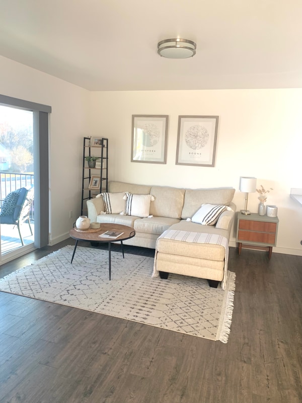 Building Photo - 502 10th Ave W