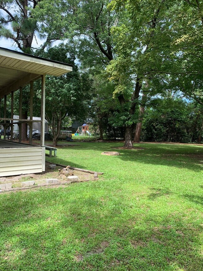 Foto del edificio - 3 Bedroom 1.5 Bath House on N. Wallace Ava...