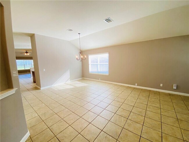 Foto del edificio - 561 Golden Creek Dr