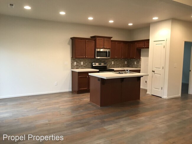 Building Photo - 3 br, 3 bath House - 5703 NE 130th Place