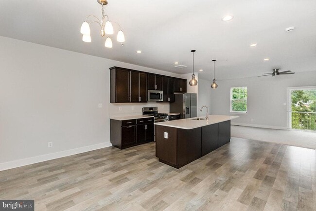 Building Photo - 606 Snapdragon Ct