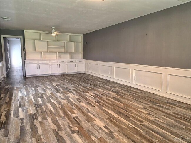 Foto del edificio - 900 E Dallas Ave